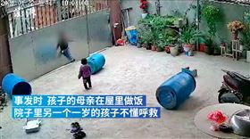 繩索,廚餘桶,脖子,男童,（圖／翻攝自《澎湃新聞》）