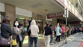 台產/台北車站/防疫保單。 （圖／讀者提供）