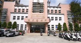 桃園,龍安派出所,隔離,發燒,女警,