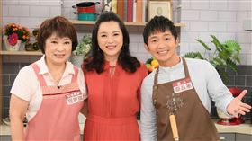 張鳳書,蔡昌憲,程安琪出席新節目《大嫂研究所》記者會。