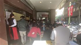 防疫險　排隊（圖／翻攝畫面）