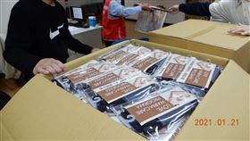 ▲行政執行署台北分署查扣違反居家檢疫規定，到處趴趴走的男子盧禮勇，所購買的大批口罩、手套組商品，查封後將拍賣抵繳50萬罰鍰。（圖／行政執行署台北分署提供）