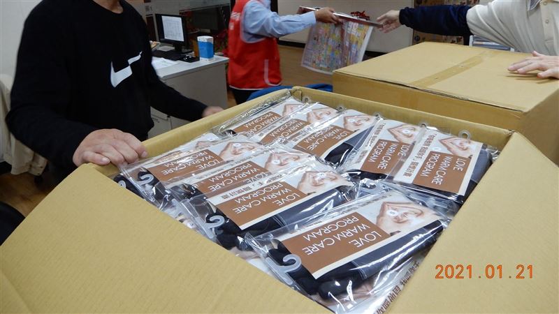 違反居家隔離趴趴走　賣手套被查封