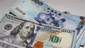 新台幣爆量重貶1.2角　守住32元大關　（中央社　）-新台幣-美元-（前台自翻的勿用）