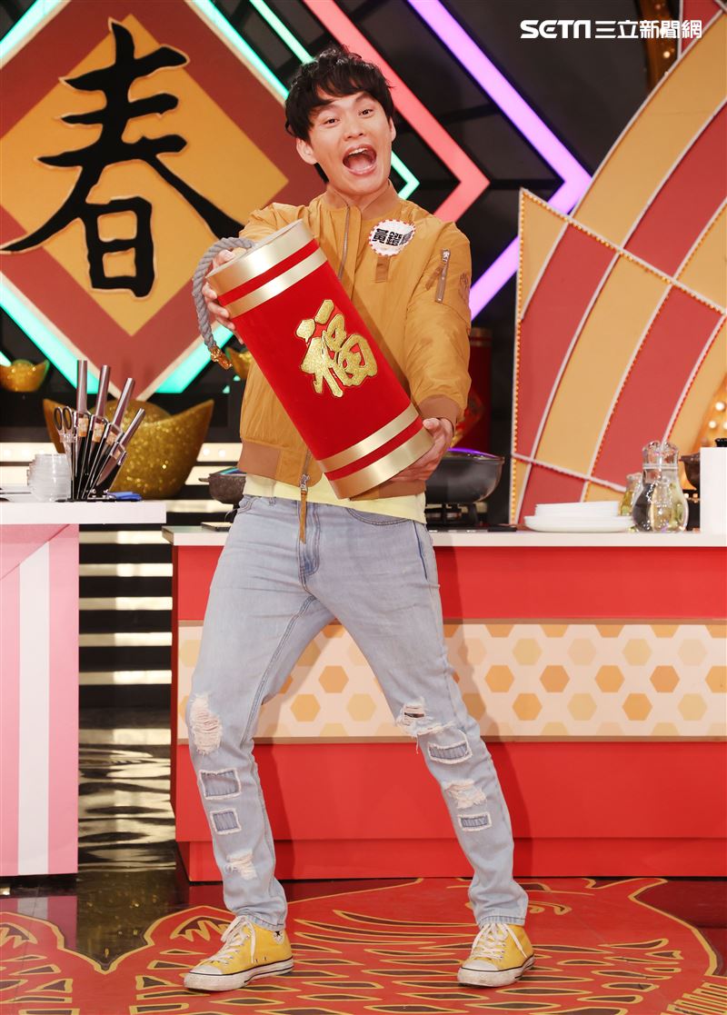 黃鐙輝參加華視「牛兆豐年賀新春－女王當家」。（記者邱榮吉/攝影）