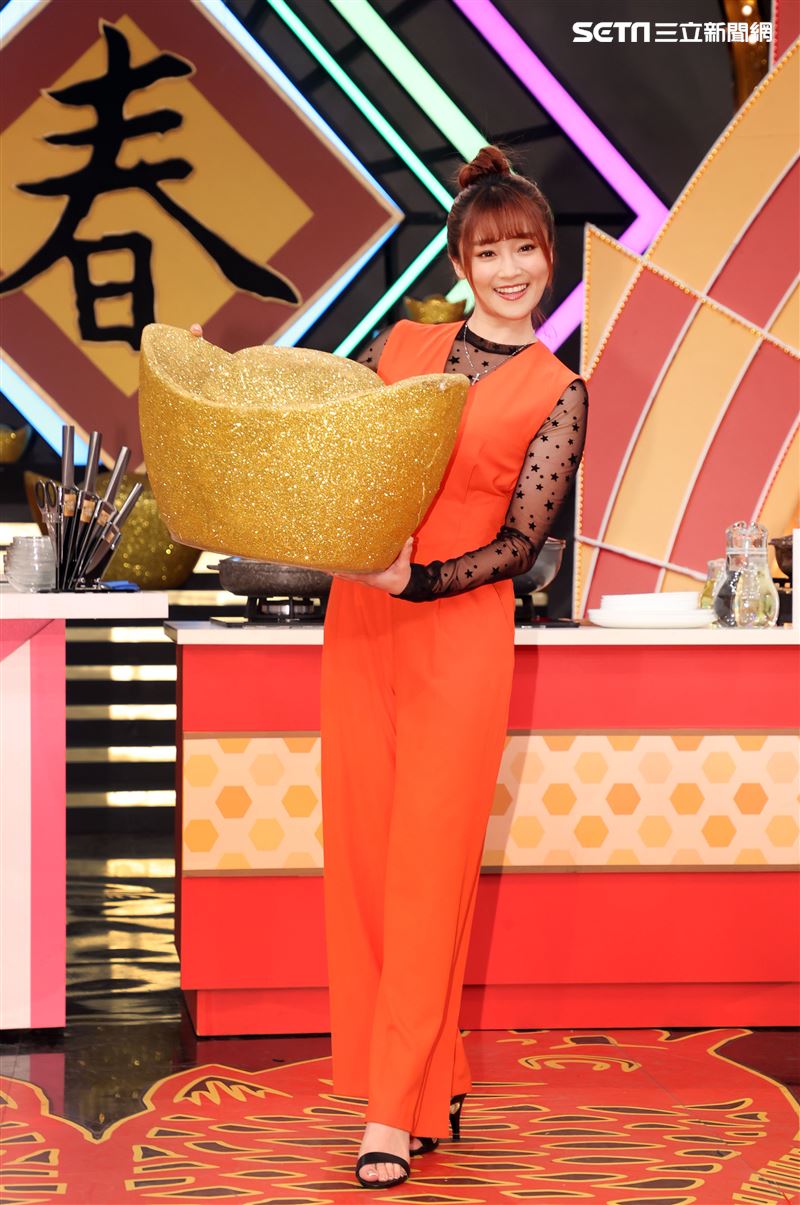 徐凱希參加華視「牛兆豐年賀新春－女王當家」。（記者邱榮吉/攝影）