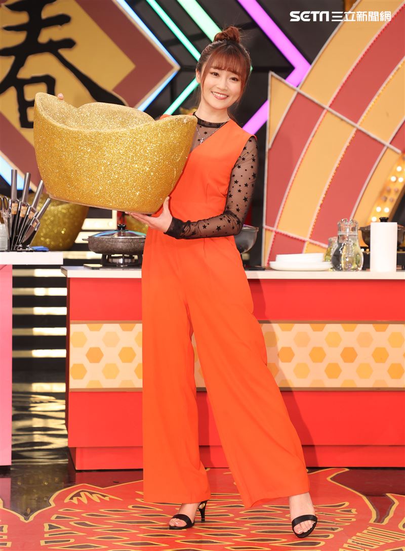 徐凱希參加華視「牛兆豐年賀新春－女王當家」。（記者邱榮吉/攝影）