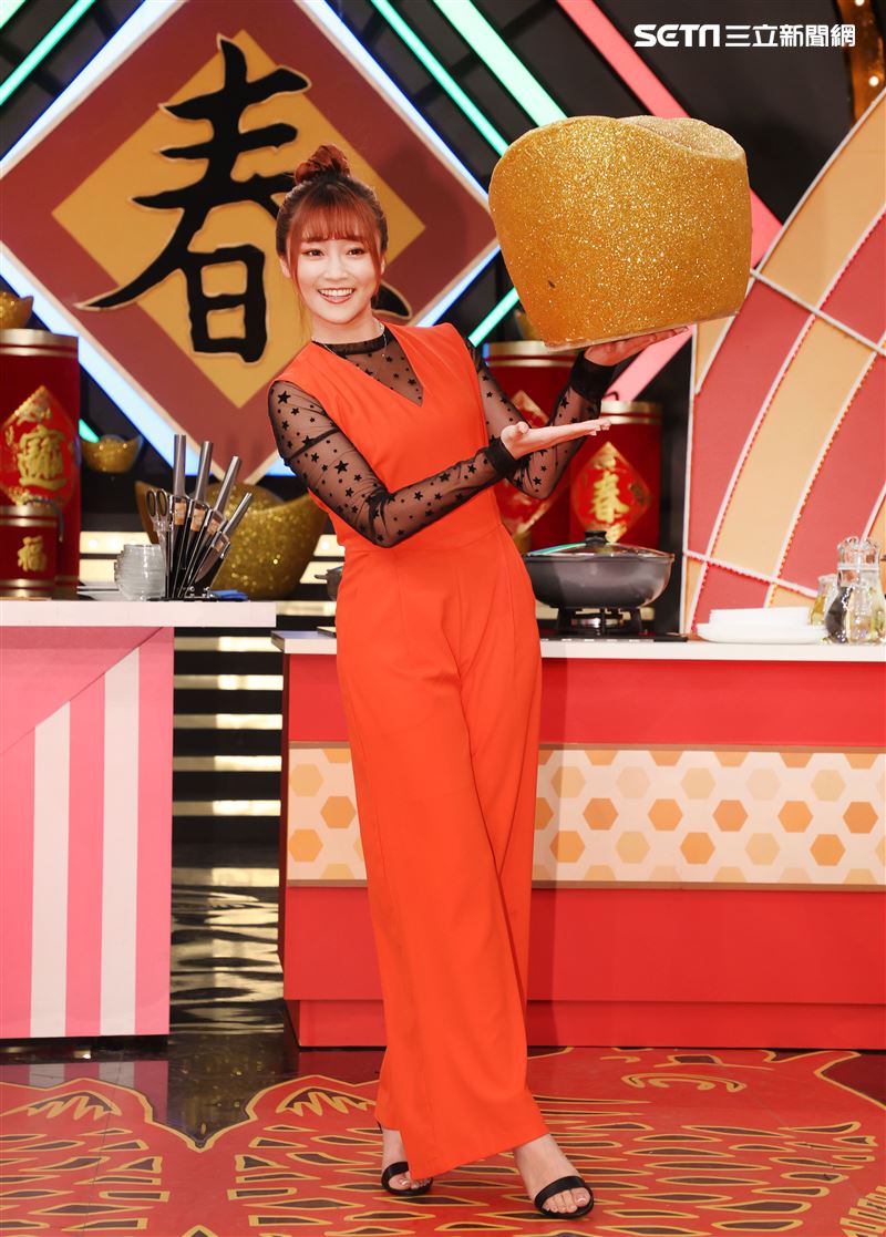 徐凱希參加華視「牛兆豐年賀新春－女王當家」。（記者邱榮吉/攝影）