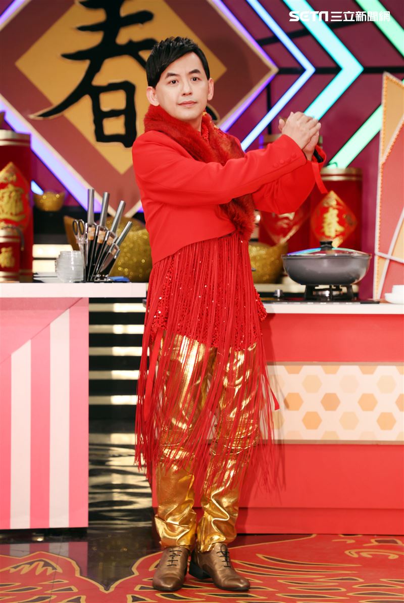 主持人黃子佼參加華視「牛兆豐年賀新春－女王當家」。（記者邱榮吉/攝影）