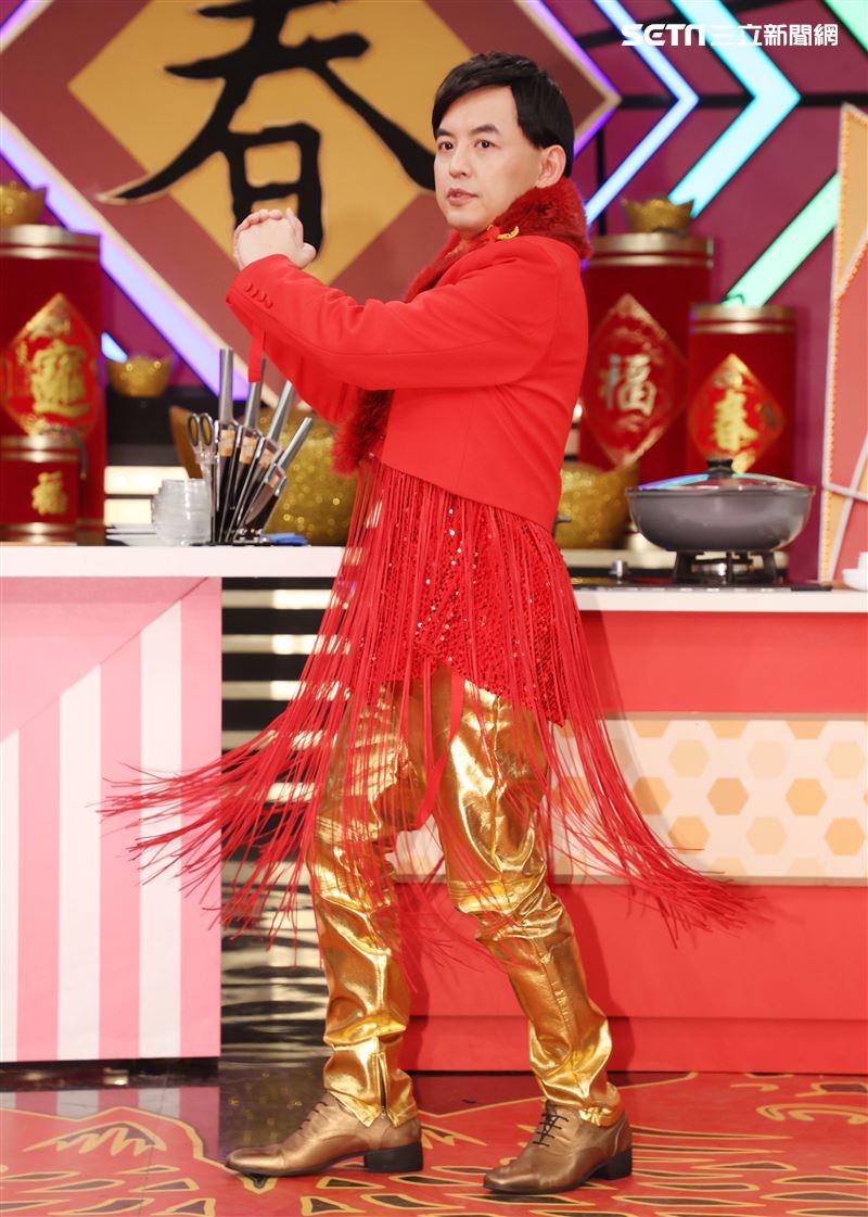 主持人黃子佼參加華視「牛兆豐年賀新春－女王當家」。（記者邱榮吉/攝影）