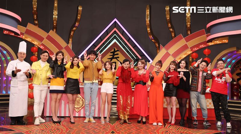 華視「牛兆豐年賀新春－女王當家」初一特別企劃，主持人黃子佼、鄭淑文 出席藝人張文綺、徐凱希、黃鐙輝、洪都拉斯、楊昇達、陳隨意。（記者邱榮吉/攝影）