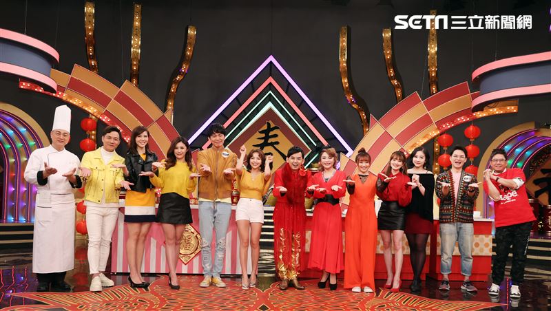 華視「牛兆豐年賀新春－女王當家」初一特別企劃，主持人黃子佼、鄭淑文 出席藝人張文綺、徐凱希、黃鐙輝、洪都拉斯、楊昇達、陳隨意。（記者邱榮吉/攝影）