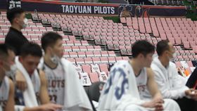 PLG領航猿主場關門迎戰夢想家（3）桃園醫院武漢肺炎群聚案仍持續延燒，P. LEAGUE+ 在桃園的賽事本週維持閉門舉行，桃園領航猿隊23日下午對上福爾摩沙台新夢想家隊，觀眾席一片空蕩。中央社記者張新偉攝  110年1月23日