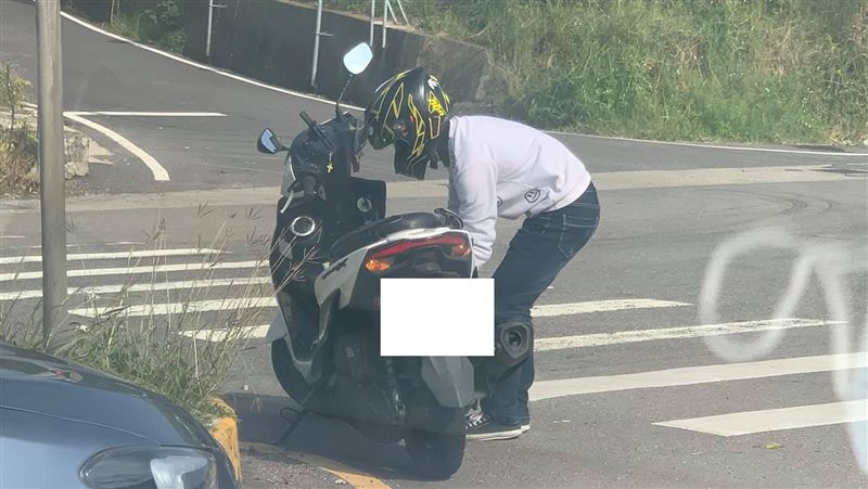 新竹男突停車久站　下秒舉動暖哭全場