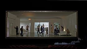 兩廳院改空間　推出劇場裝置作品內情兩廳院推出劇場裝置作品「內情」，30名演出者在屋裡進行一連串日常動作交疊與組合。這次國家劇院大廳將改造成可坐、站、臥躺，如房間般的展覽空間，搭配長達6小時的影像紀錄，測試觀眾的偷窺慾望。（兩廳院提供）中央社記者趙靜瑜傳真  110年1月25日