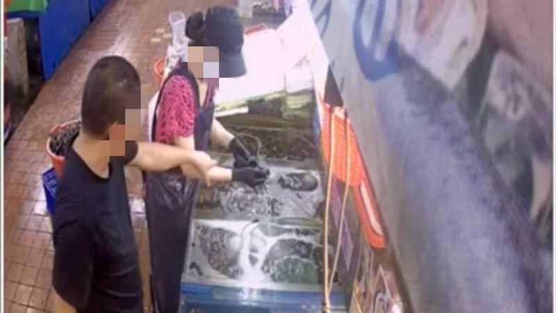 男攤販戳女店員　她反抗挨嗆：鑲金？