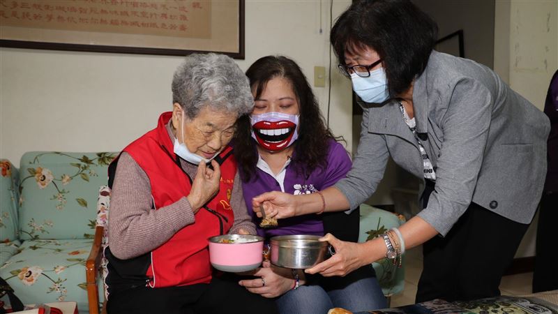 新北市：緊鄰桃園6區暫停老人共餐