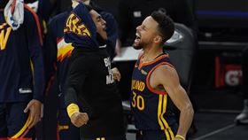▲柯瑞（Stephen Curry）單場砍進7顆三分球。（圖／美聯社／達志影像）
