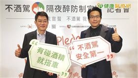 台灣知名車隊響應推廣隔夜醉危險性認知，提醒喝酒不開車，酒後應改搭計程車或找代駕(圖左為車隊營運長周恆倫、圖右為旗下代駕品牌協理王鈞)