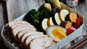 水煮餐貴 傳統便當 鄉民PTT。(圖／翻攝自PTT網頁)