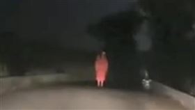 靈異公社,女友,騎車,紅衣女鬼,超商（圖／翻攝爆料公社）