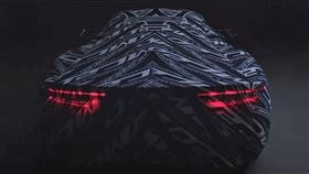 ▲Maserati為MC20推出偽裝迷彩車罩（圖／翻攝自Maserati Youtube）