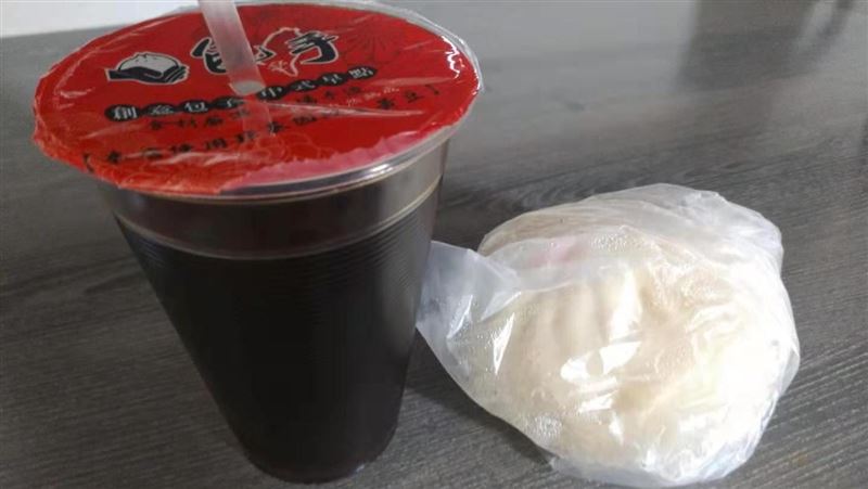 高雄2千2飯店隔離餐曝　網：會餓死