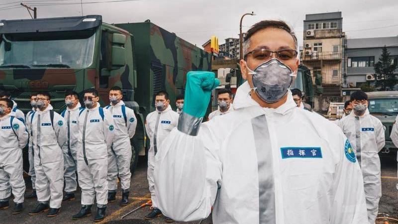 率兵消毒桃園　他錯過兒出生不後悔！