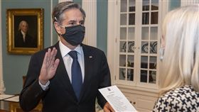 美國新任國務卿布林肯宣誓就職曾在前總統歐巴馬時代擔任副國務卿的布林肯（左），26日下午於國務院內宣誓就職成為美國新任國務卿。（美國國務院提供）中央社記者徐薇婷華盛頓傳真 110年1月27日