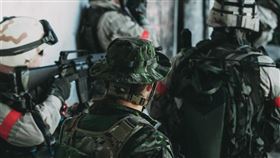 瑞典軍方為吸引更多女性從軍，致力於打造性別友善環境、增進職場平權，讓女性的軍旅生活更自在。（示意圖／翻攝自Unsplash圖庫）
