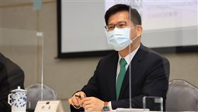 交通部長林佳龍今天28日召集晨會時指示，春節疏運請各運輸單位做好最萬全的準備。（記者：陳宜加）