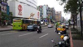 北市大安區易肇事路口　警春節加強取締為防制交通事故發生，台北市警察局大安分局27日指出，春節連續假期前、後，將針對易肇事（易壅塞）路口規劃警力，加強取締違規及交通疏導，包括基隆路與羅斯福路口、忠孝東路與建國南路口等。（台北市警察局大安分局提供）中央社記者黃麗芸傳真　110年1月27日