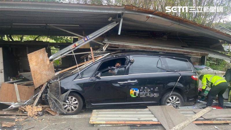 禮儀車趕「法會」　他閃車撞進檳榔攤