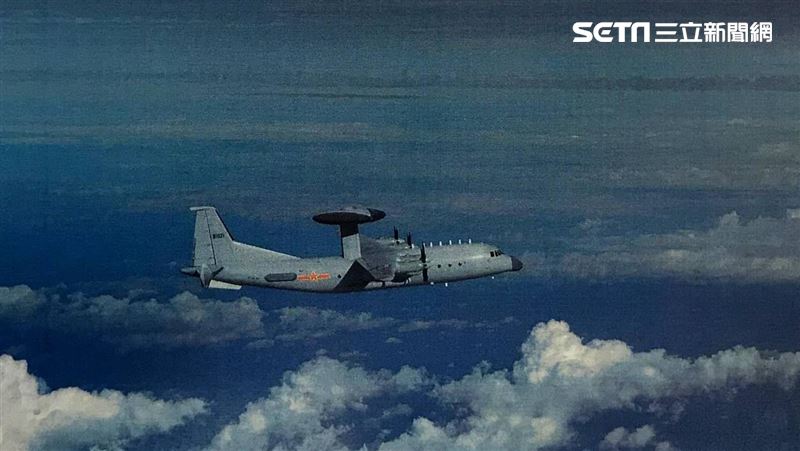 共軍兵分3路！派殲10戰機闖我空域