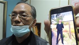 涉扁案醫師黃芳彥在美身亡　胞弟黃重彥證實前新光醫院副院長黃芳彥涉前總統陳水扁國務機要費案潛逃美國，人在台中擔任開業醫師的弟弟黃重彥（左）28日受訪證實，上午10時多接獲在美姪子電話告知，哥哥黃芳彥被發現陳屍在自家停車場的車上。中央社記者郝雪卿攝  110年1月28日