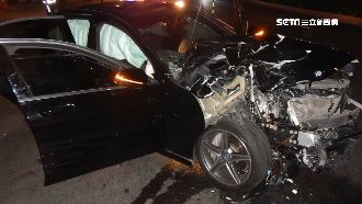 轎車失控追撞　駕駛逃逸獨留昏迷副駕