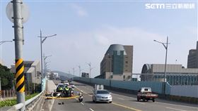 台北市文林橋砂石車輾斃女騎士事故。（圖／翻攝畫面）