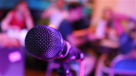 唱歌,KTV,倒退嚕,中年人,尾牙。（圖／翻攝自Pixabay）
