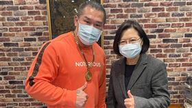 館長,蔡英文,總統,探望(翻攝自 館長 臉書)