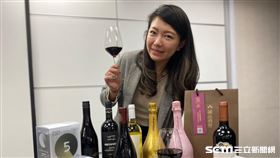 美廉社Ｘ誠品酒窖推出平價的酒款福袋。（圖／記者馮珮汶攝）