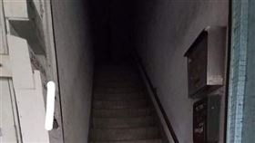 紅色門,四樓,樓梯.外送員(翻攝自 外送員的奇聞怪事)