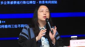 三三會11月份例會（3）三三會11月份例會18日在台北國賓飯店舉辦，行政院政務委員唐鳳（圖）透過網路提問方式，回答現場三三會出席成員的問題。中央社記者吳家昇攝　109年11月18日