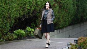 加拿大特准孟晚舟家人入境團聚加媒13日報導，加拿大移民局已特別批准華為前財務長孟晚舟的家人赴溫哥華與她團聚。圖為2020年12月7日，孟晚舟離開溫哥華家中赴法院出庭。（中新社提供）中央社  110年1月14日