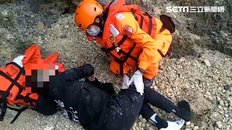 新／17歲男柴山海蝕洞秘境摔斷手