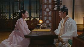 《哲仁王后》申惠善與金正鉉關係出現重大進展。（圖／friDay影音提供）