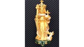 凱文在田野發現一座純金小雕像，竟是失蹤400年的文物。（圖／翻攝自Saltash Library Hub臉書）