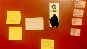  男子寫紙條向被小號聲干擾的鄰居道歉，沒想到隔天收到暖心回應。（圖／翻攝自reddit討論區）