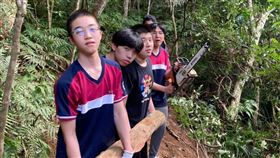 慧燈中學志工服務不忘防疫  40位同學參與重修部落古道