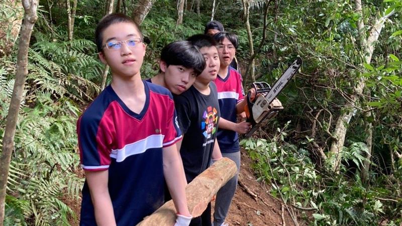 慧燈中學服務不忘防疫學習修古道