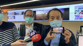 林欽榮視察高雄道路管線掘管理中心高雄市副市長林欽榮（右）1日視察高雄市道路管線掘管理中心，要求每年減少申挖路證核發5%、增加聯合挖掘5%，縮短施工時間及統一修復路面，提升道路品質。中央社記者王淑芬攝  110年2月1日